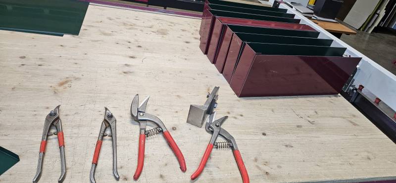 Habillage de tête de panne en aluminium laqué pour une entreprise de rénovation de toiture à Bordeaux