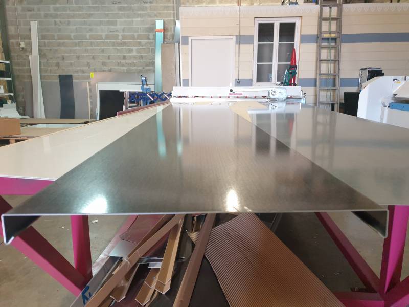 Couvertine grande largeur d'habillage de carport a bordeaux  couleur Anthracite 7016